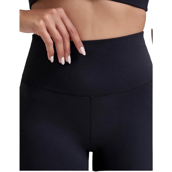 We 1 Fit Bike/Workout/Yoga Women’s Black Shorts Size-M NWOT - Picture 3 of 4